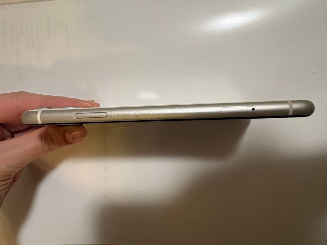 iPhone11 128GB SIMフリー　充電最大容量82%
