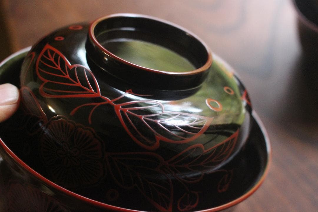 時代逸品！端正な爪朱黒漆に風情ある木芙蓉文の美しい吉野塗の四つ椀（検懐石道具京塗