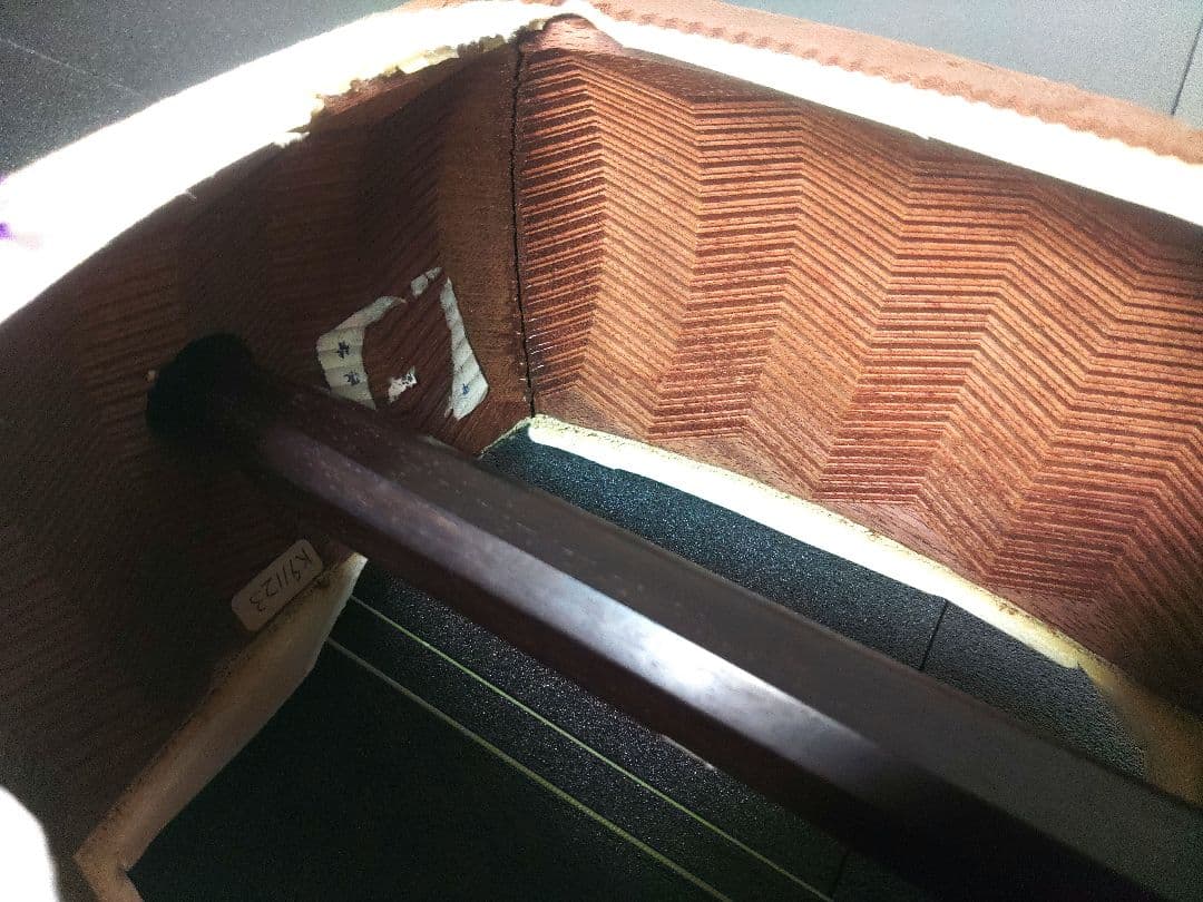 三味線　津軽三味線　紅木　綾杉胴　中棹　太棹　東さわり　【皮破れ、弦切れ】