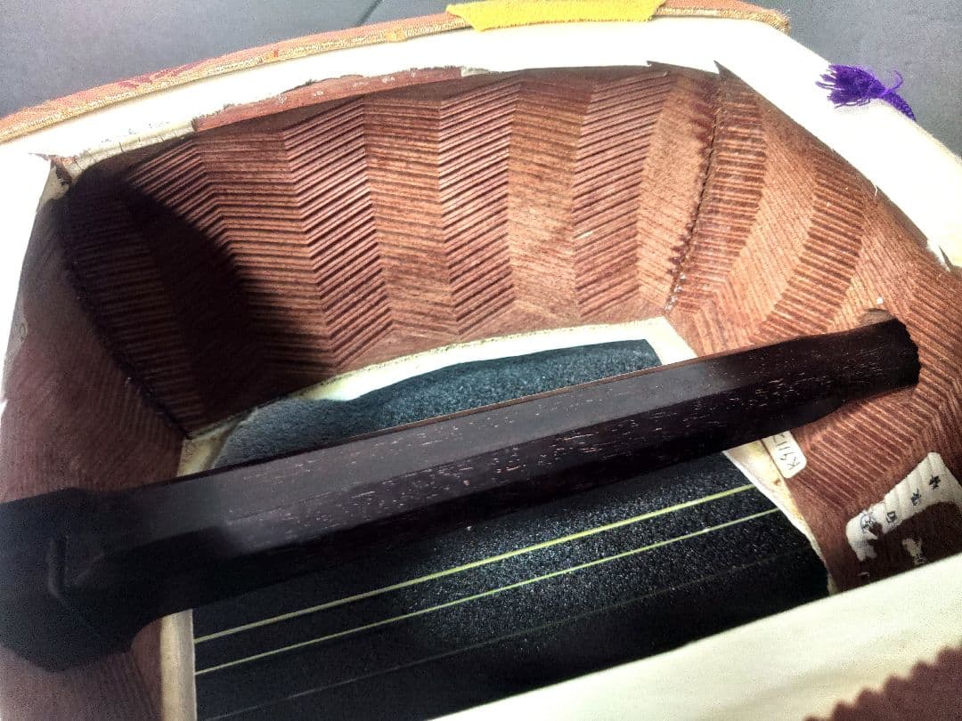 三味線　津軽三味線　紅木　綾杉胴　中棹　太棹　東さわり　【皮破れ、弦切れ】