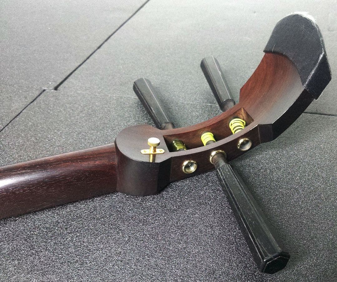 三味線　津軽三味線　紅木　綾杉胴　中棹　太棹　東さわり　【皮破れ、弦切れ】