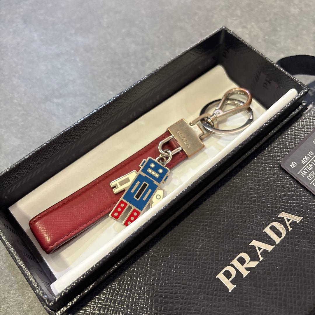 PRADA 赤 レザー キーホルダー