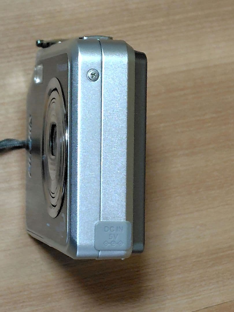 動作確認済み☆ FUJIFILM FinePix V10　デジカメ