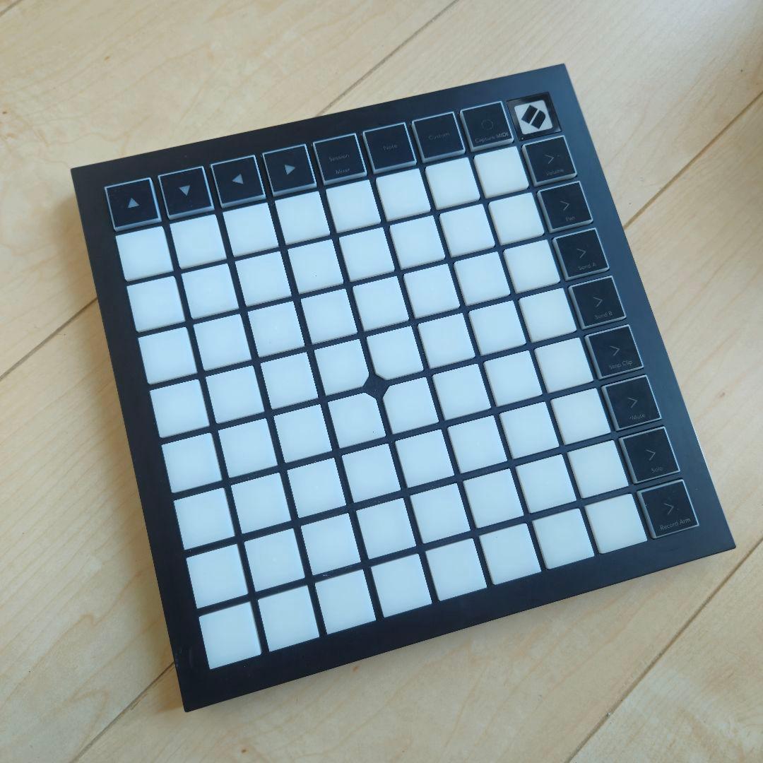 novation Launchpad X MIDIコントローラー