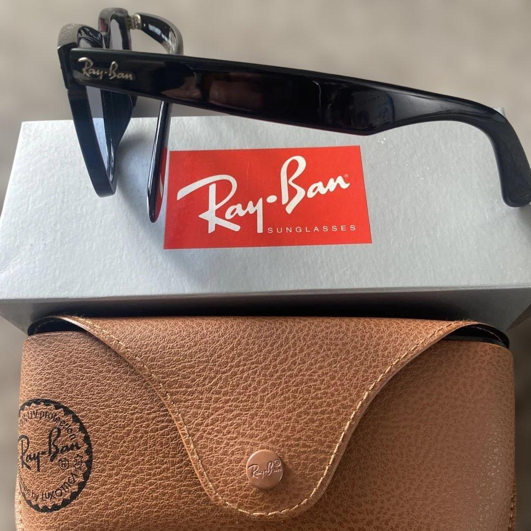 Ray-Ban Wayfarer ブラック サングラス ケース付き