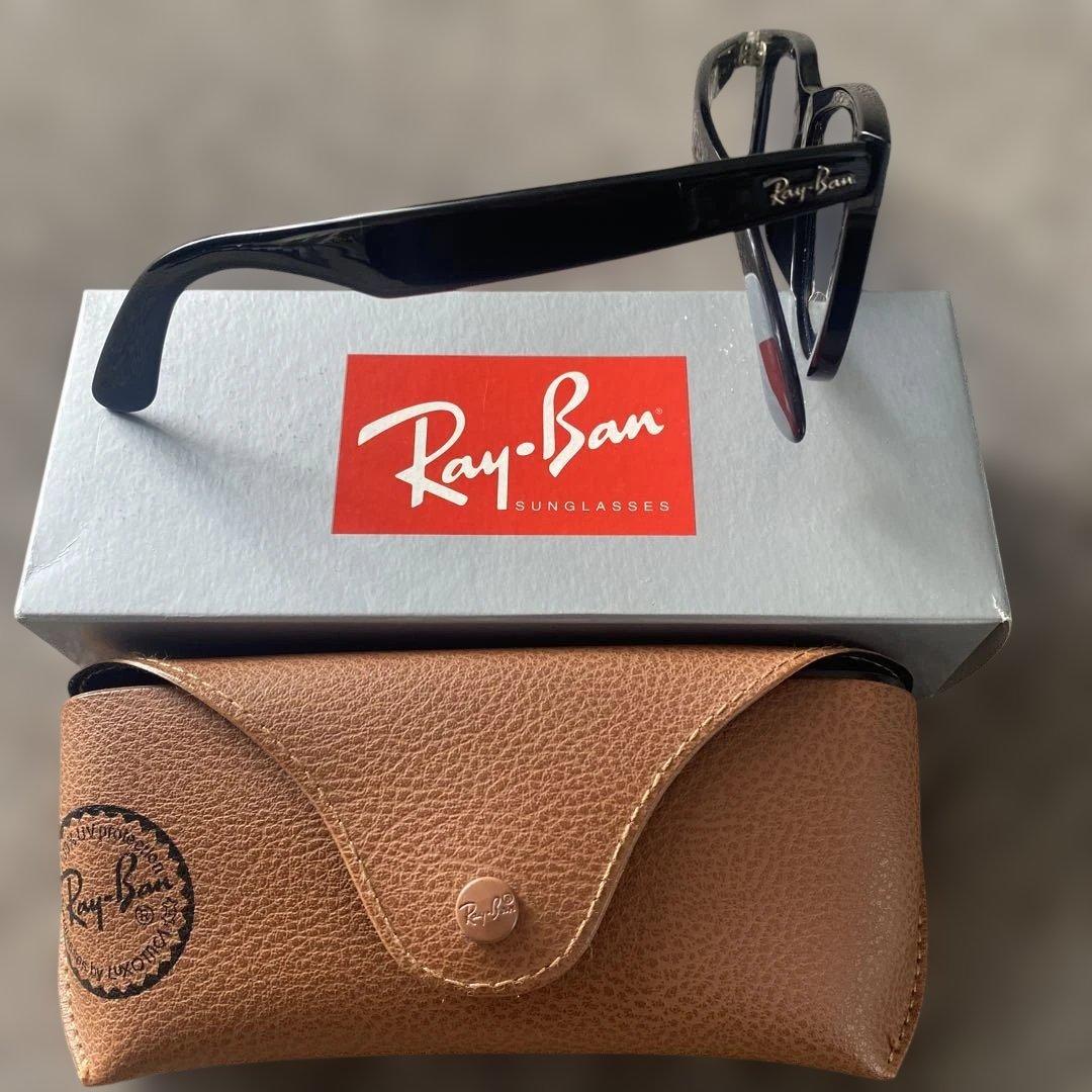 Ray-Ban Wayfarer ブラック サングラス ケース付き