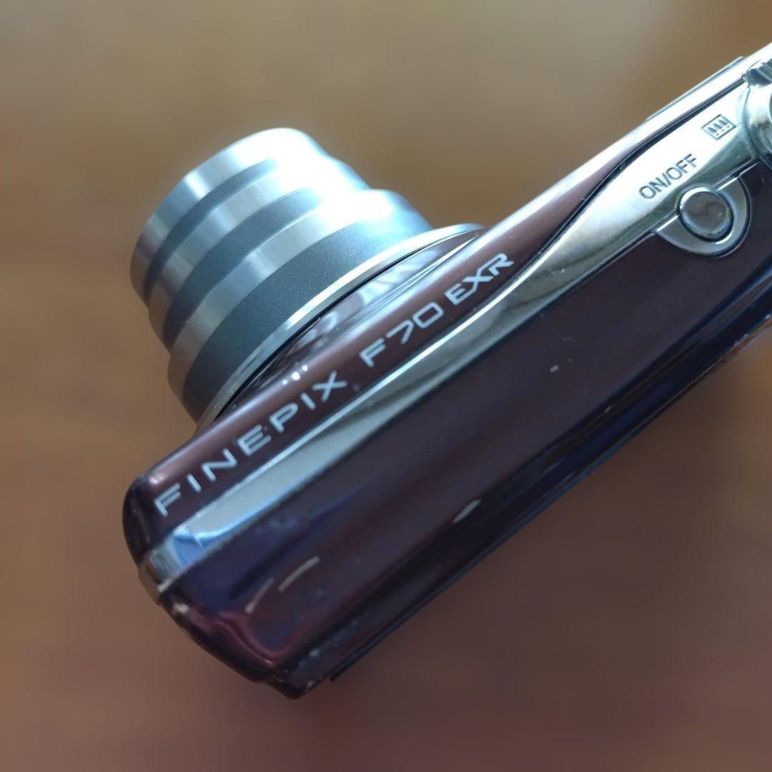 FinePix F70 EXR　フジフイルム