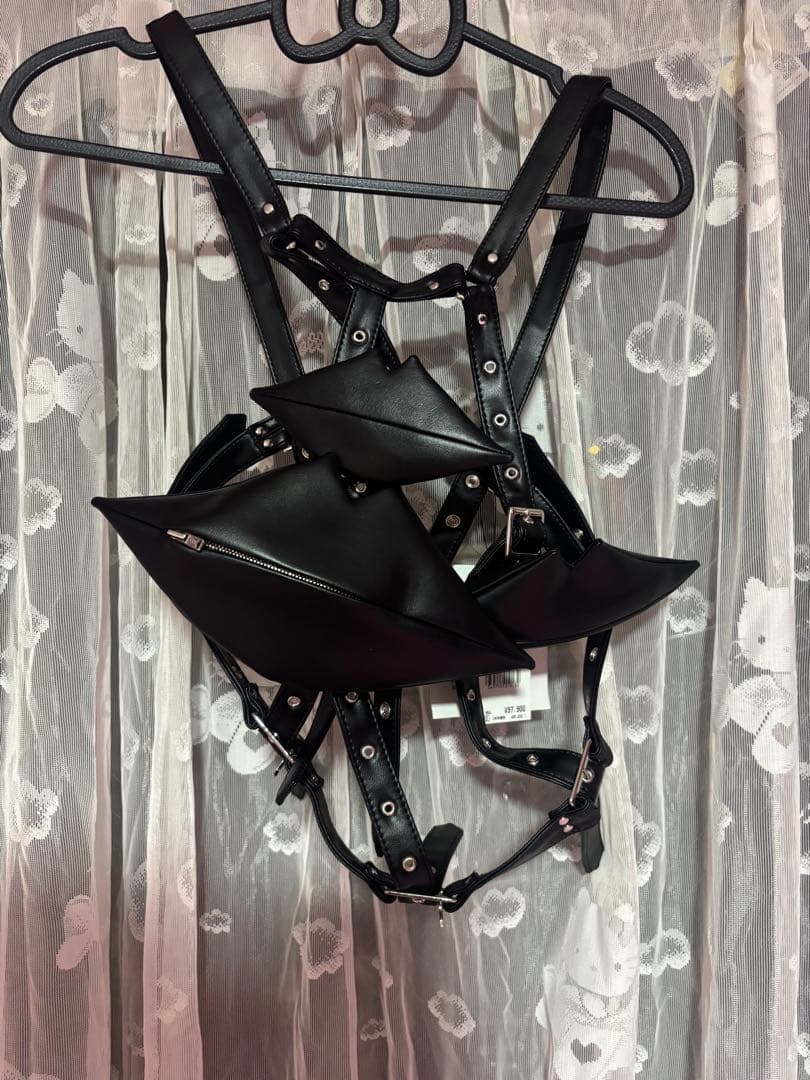 noir kei ninomiya ハーネス　唇　レザー　黒