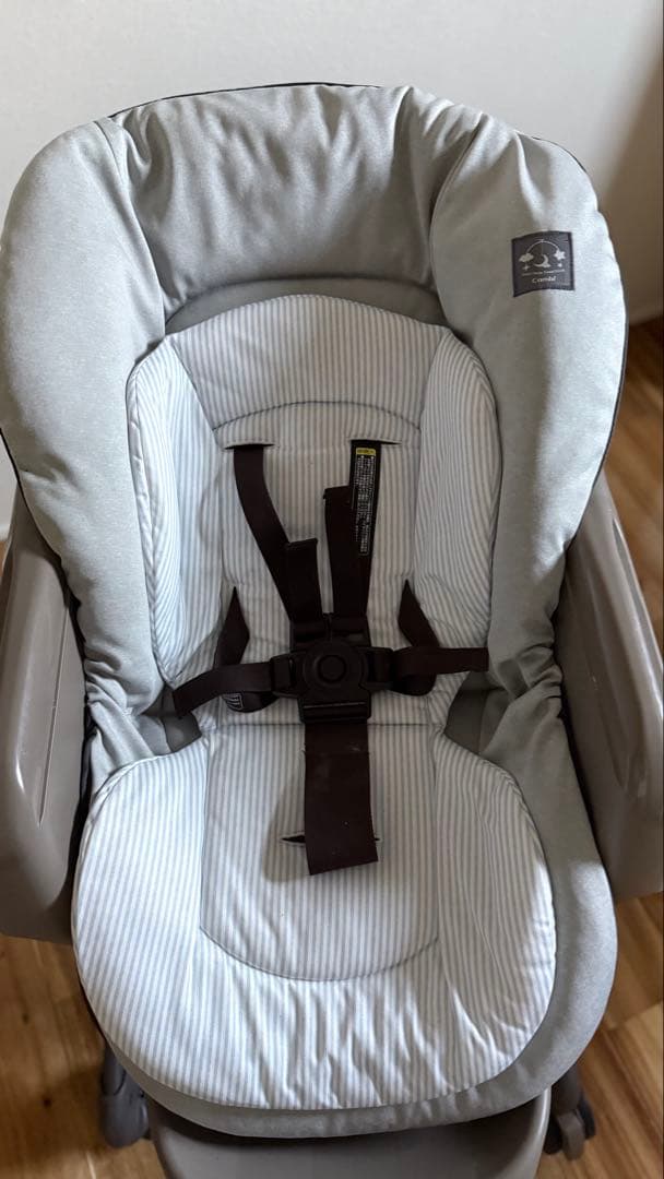 美品　コンビ ネムリラ　ベビーチェア ハイローラック　ハイローチェア