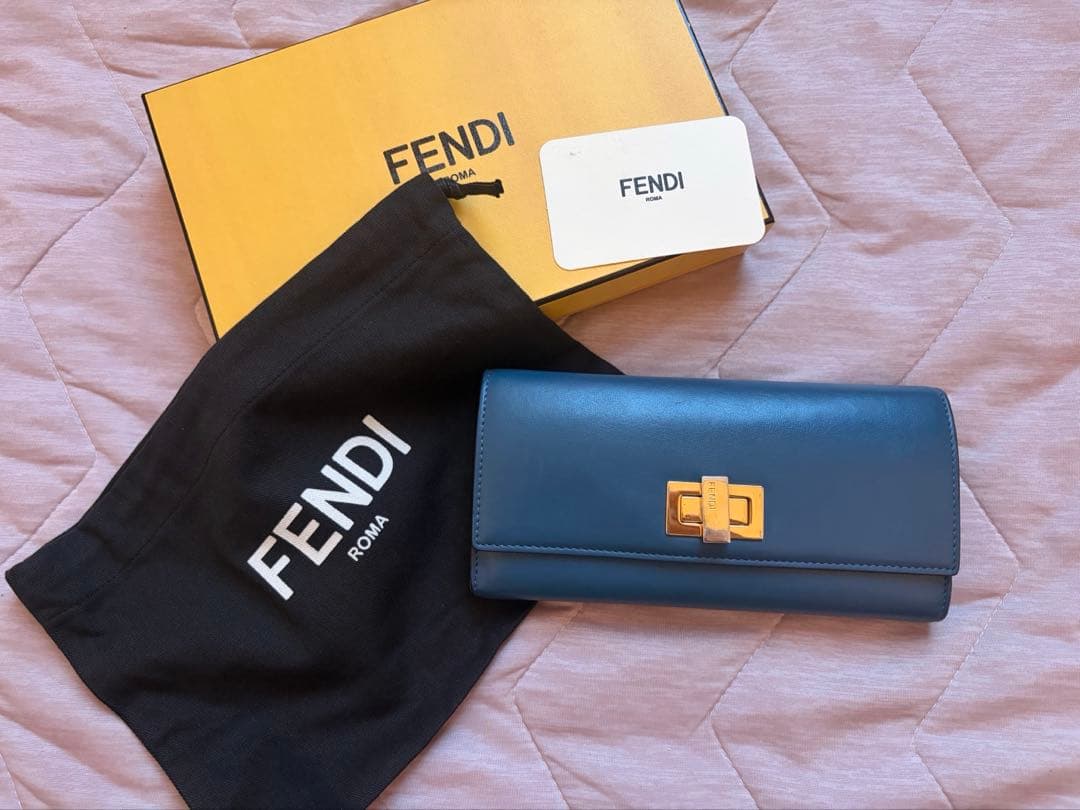 【正規品】FENDI 長財布 ピーカブー　青　箱あり