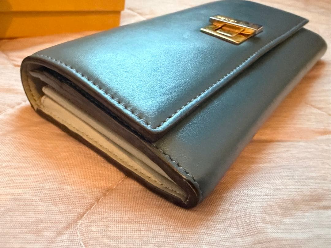 【正規品】FENDI 長財布 ピーカブー　青　箱あり