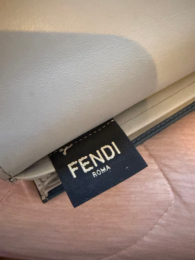 【正規品】FENDI 長財布 ピーカブー　青　箱あり