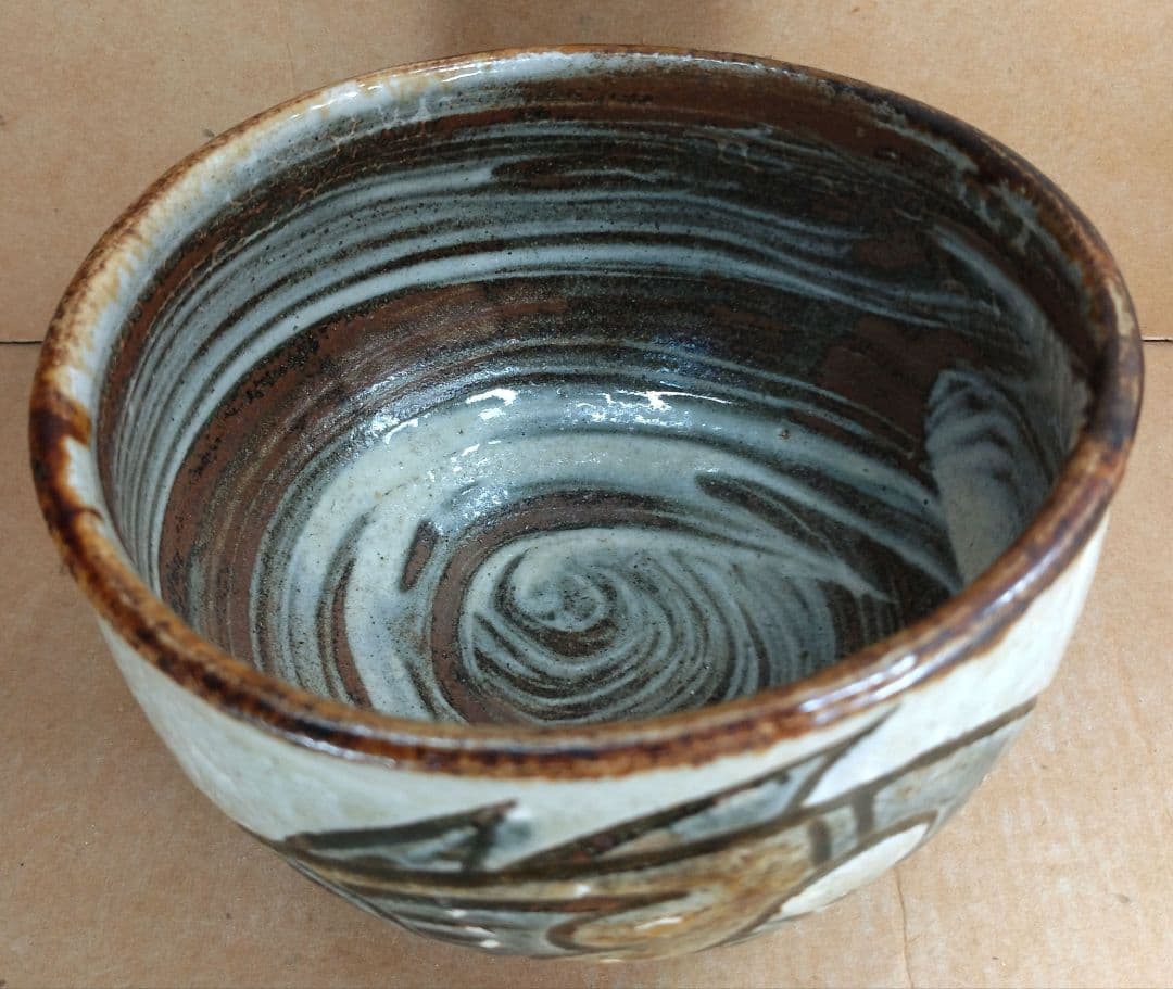 りー【本物保証】金城次郎 魚紋内ハケ目茶碗 共箱 栞 美品最上位秀作壷屋焼