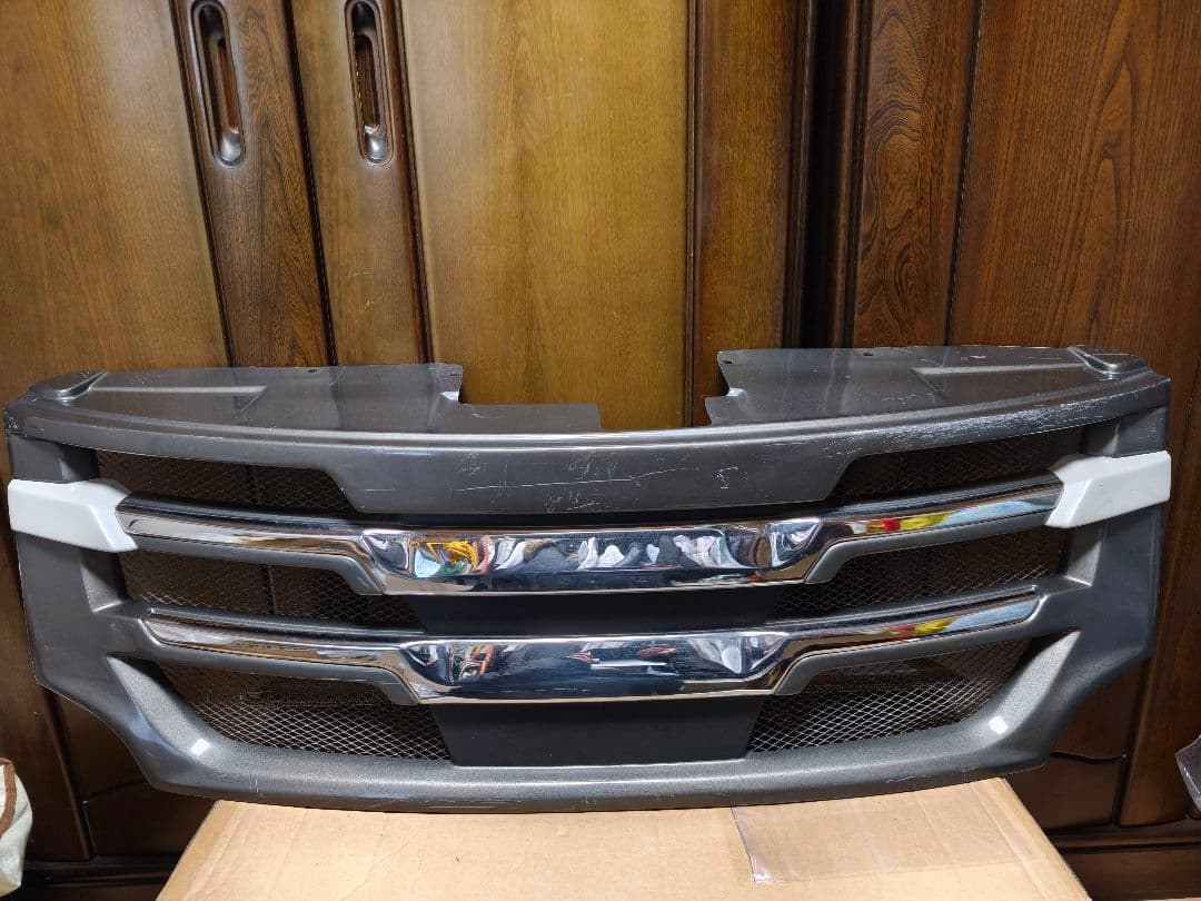 E52　エルグランド　フロントグリル　レジーナ　フレーダーマウス　カスタム　社外