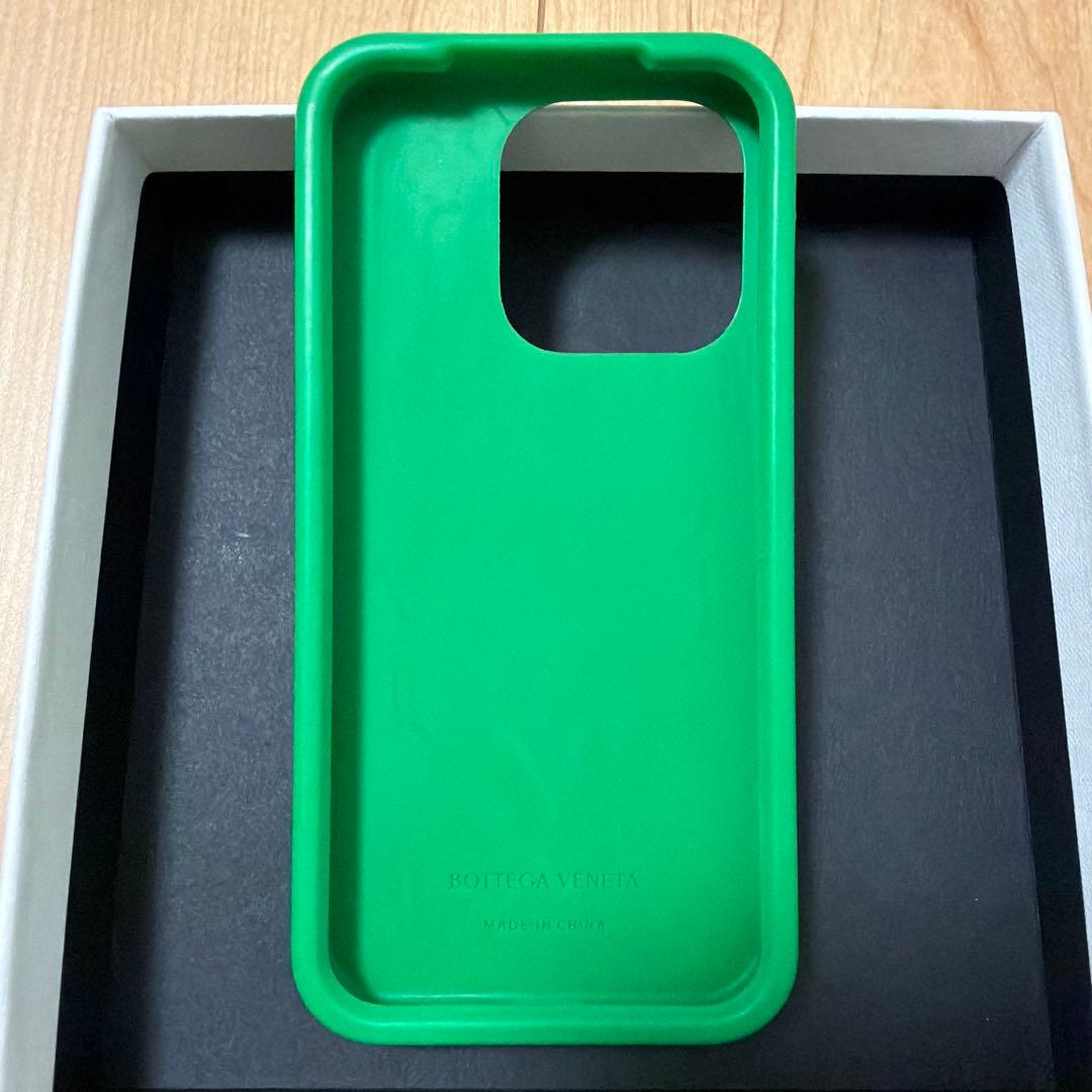 Bottega Veneta iPhone 15 Pro ケース パラキート美品