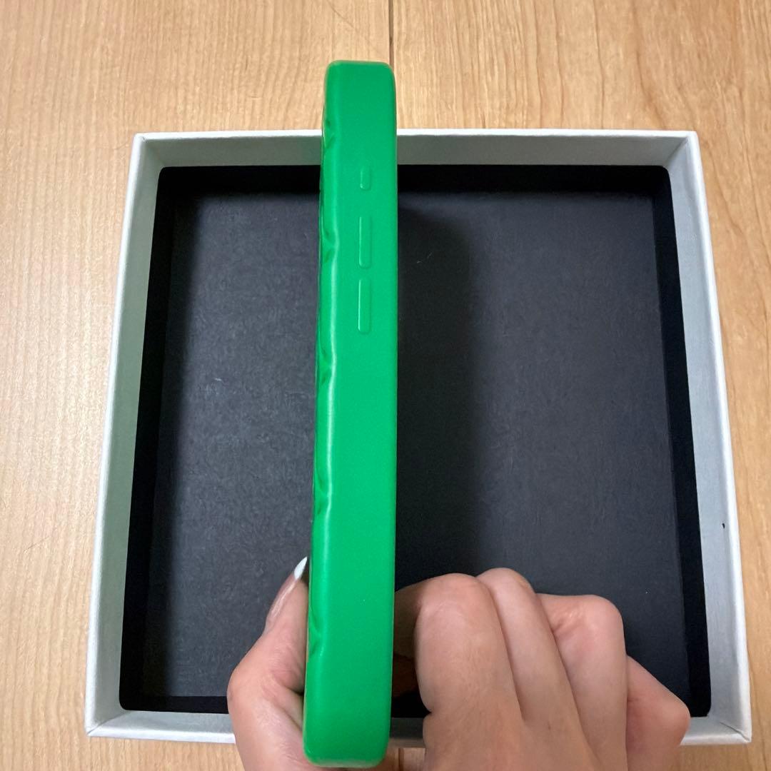 Bottega Veneta iPhone 15 Pro ケース パラキート美品