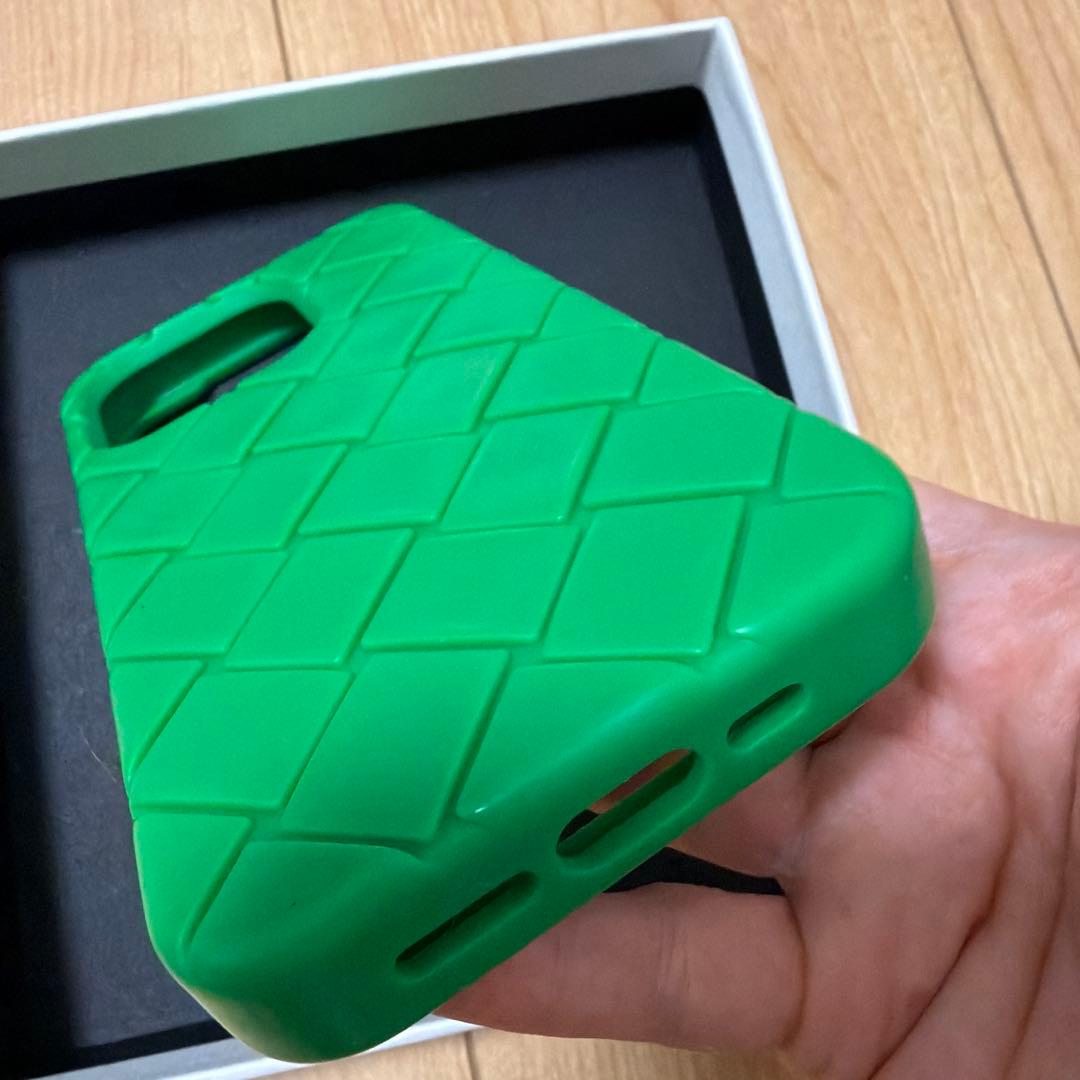 Bottega Veneta iPhone 15 Pro ケース パラキート美品
