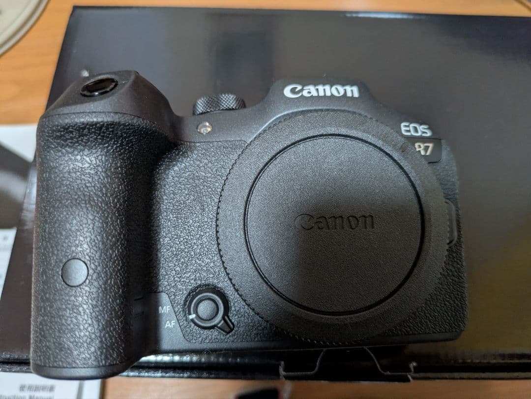美品 キヤノン EOS R7 ボディ おまけ付き