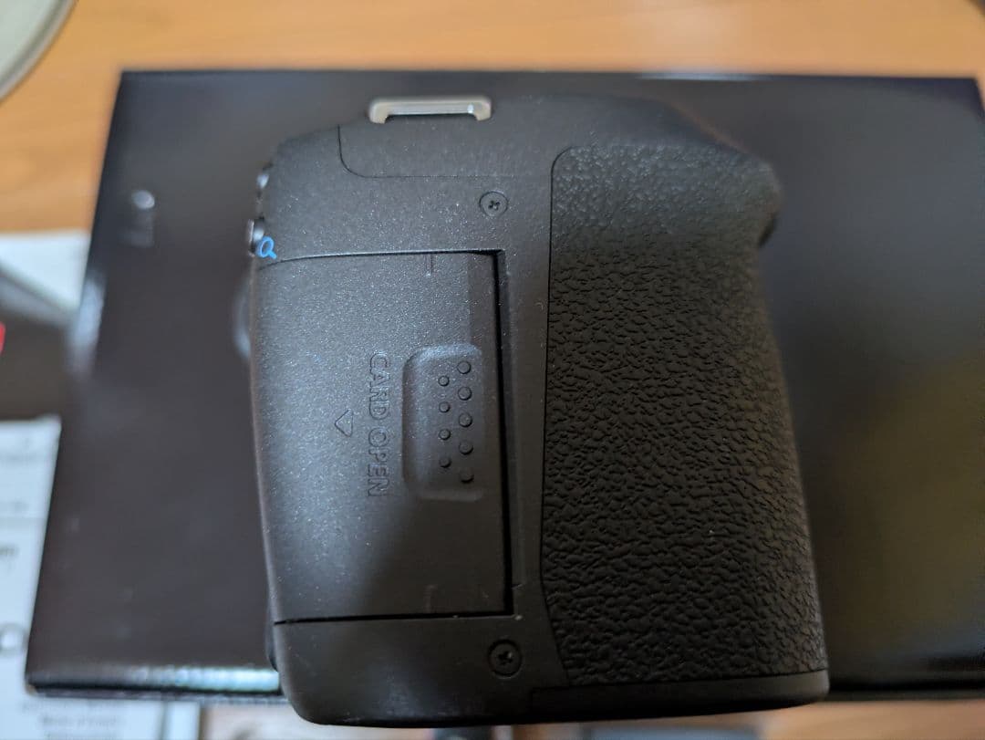 美品 キヤノン EOS R7 ボディ おまけ付き