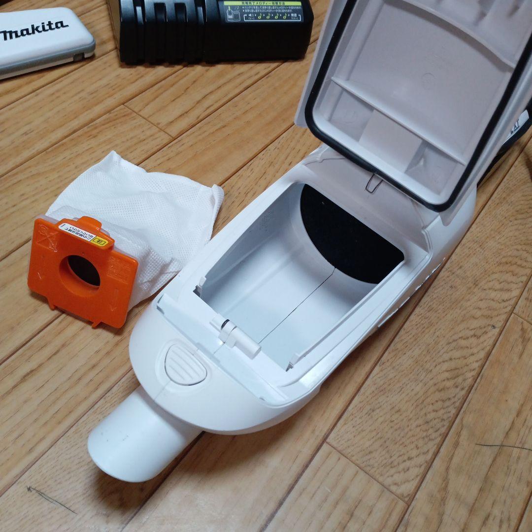 マキタ18V充電式クリーナーCL182FD 純正バッテリー、純正急速充電器付