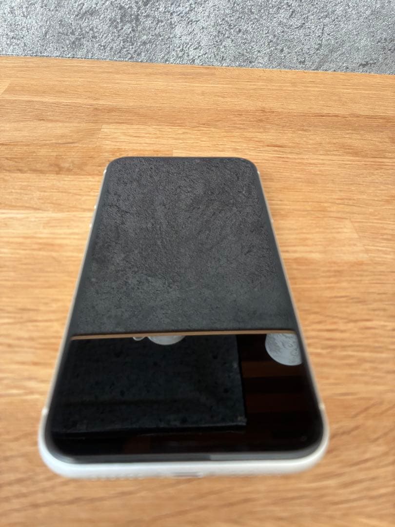 iPhone XR ホワイト　64GB docomo Air Tag限定品付