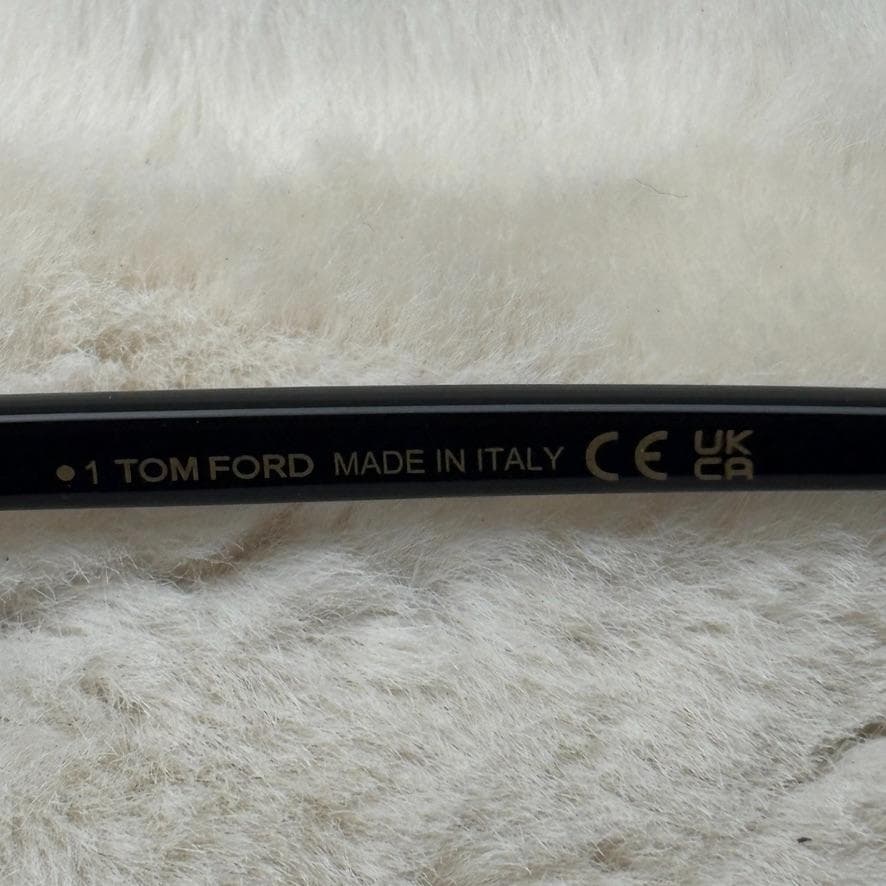 美品　TOM FORD トムフォード TF5797　アジアンフィット　ケース付