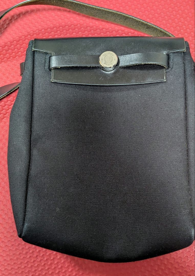 HERMÈS ブラック ショルダーバッグ