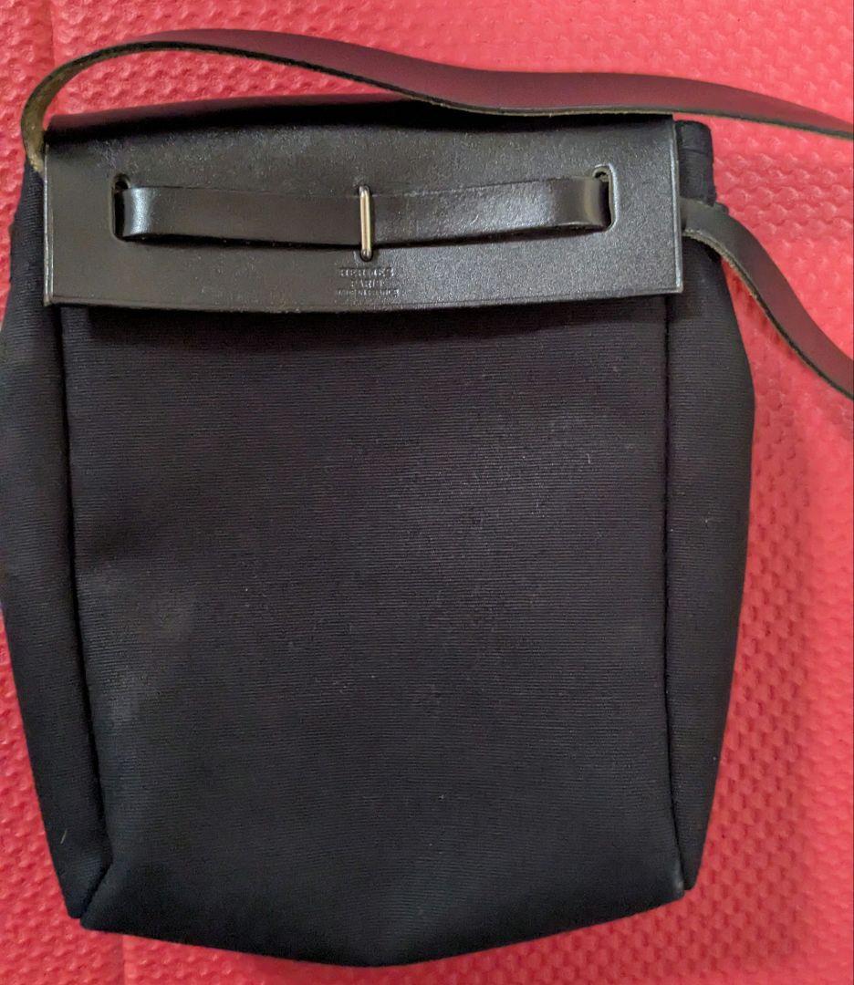 HERMÈS ブラック ショルダーバッグ