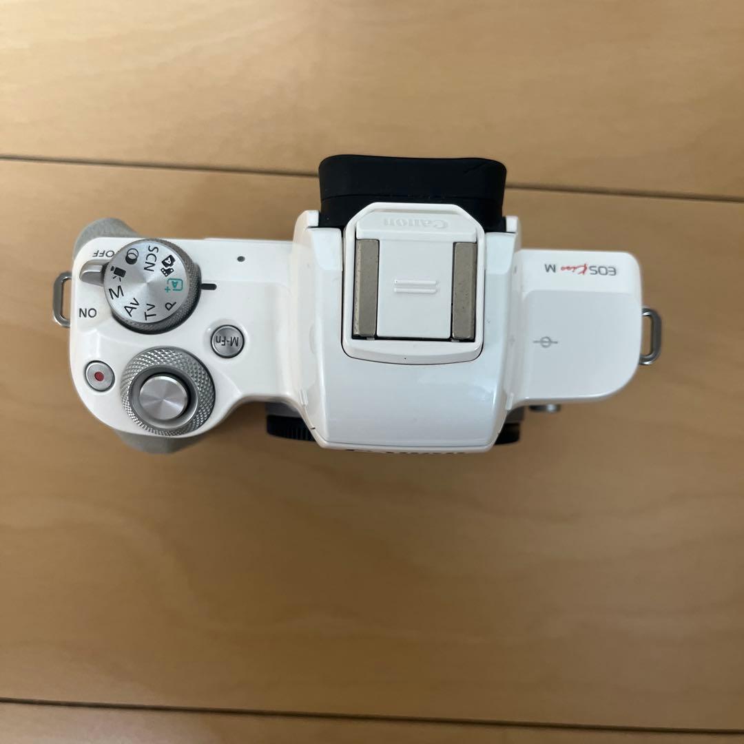 Canon EOS Kiss M ホワイト レンズ2本付き