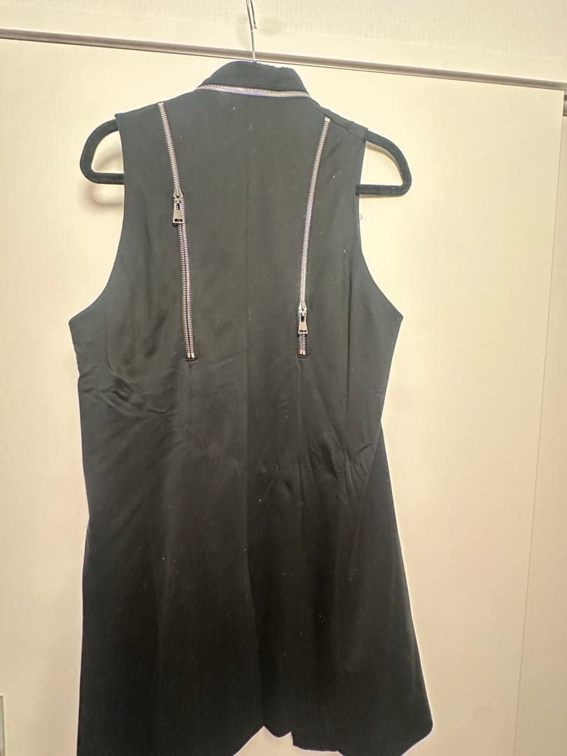 ブラックノースリーブベスト