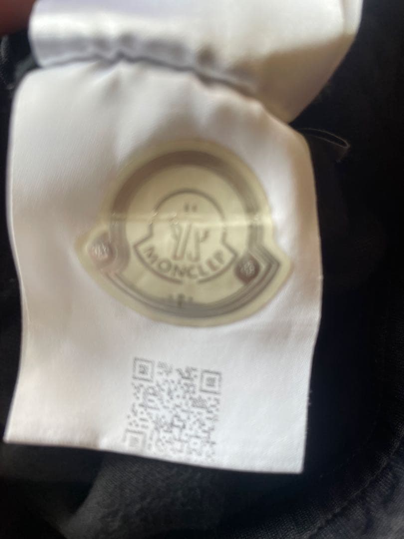 【一時お値下げ中】モンクレール　黒ショートパンツ