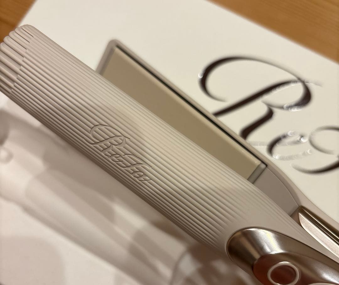 リファ　ストレートアイロンプロ