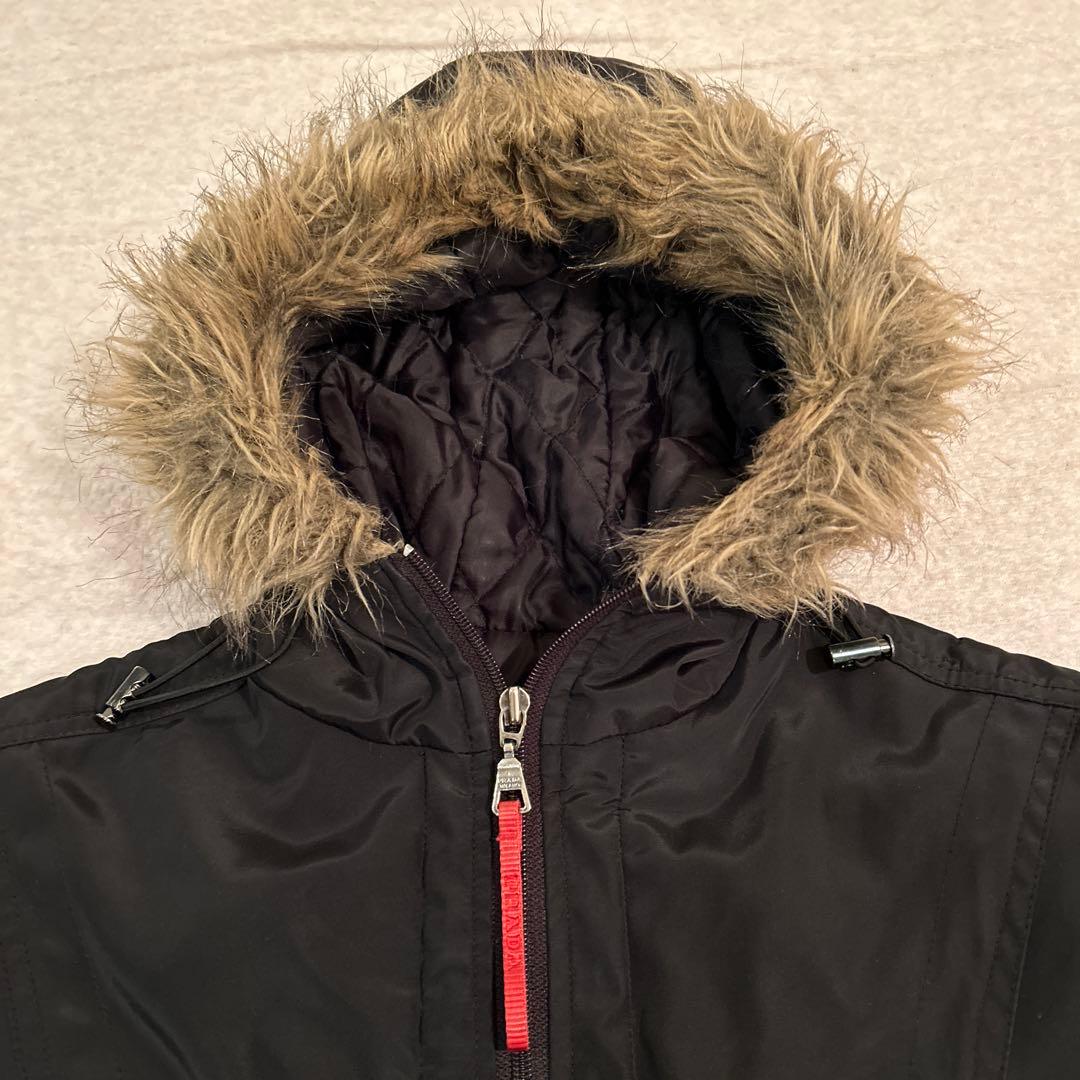 PRADA フード付きブラックジャケット
