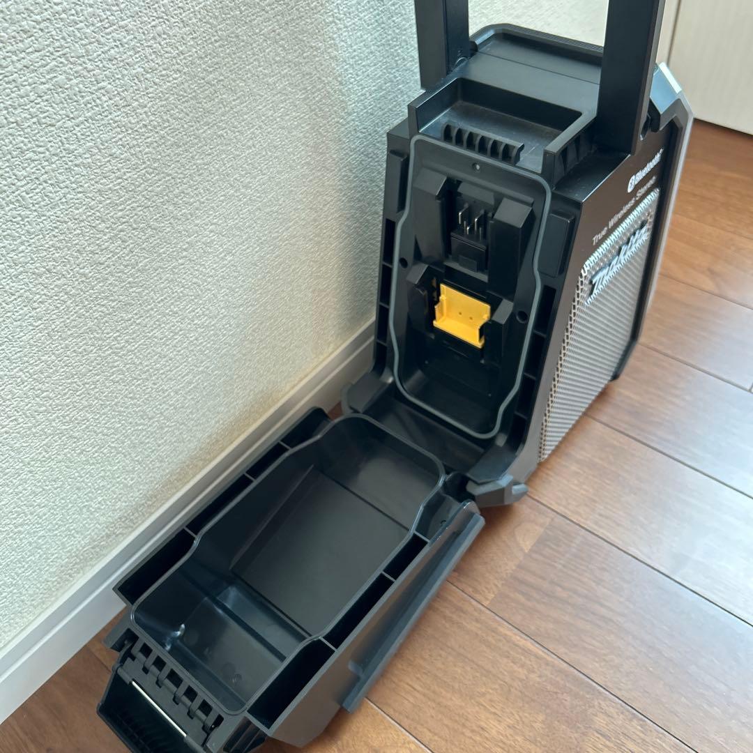 マキタ　Makita True Wireless Stereo ラジオ