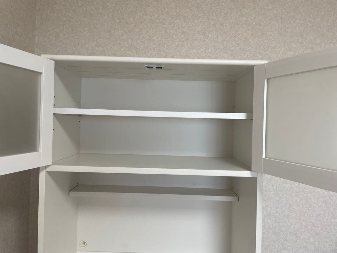 モモナチュラル　ホワイト木製食器棚 ガラス扉付き