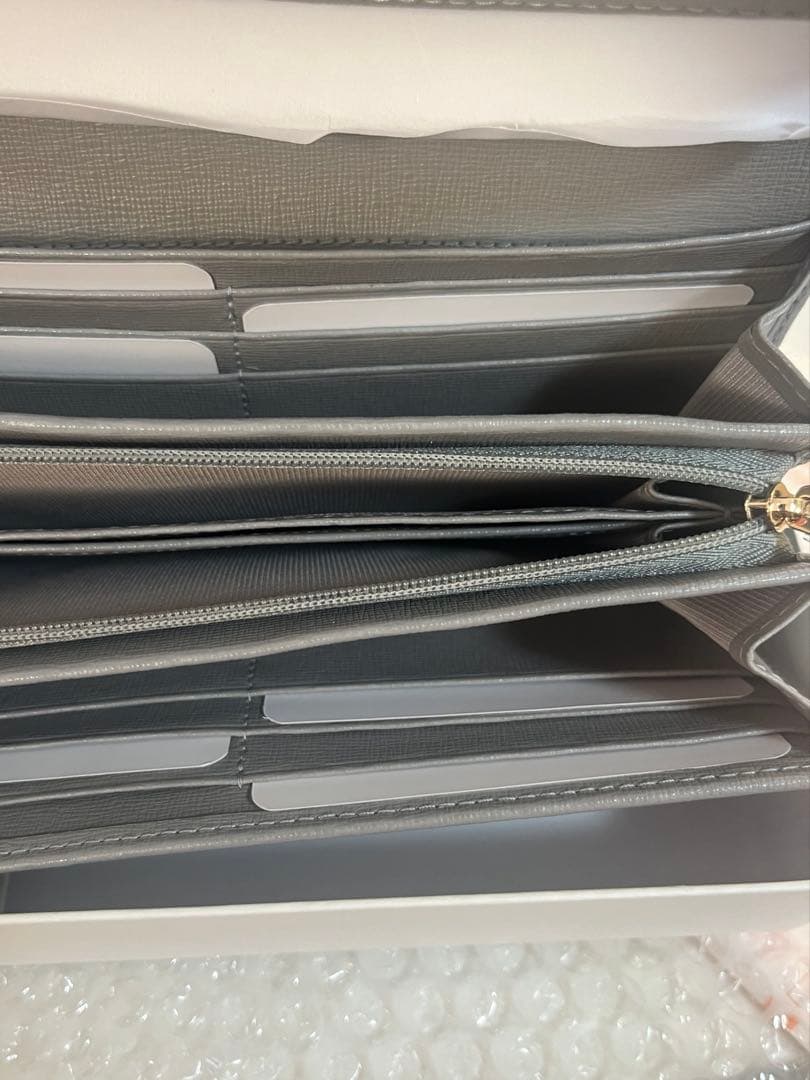 ゆ*か様 FURLA グレー 長財布 フラップ式 PS81CL0 B30000