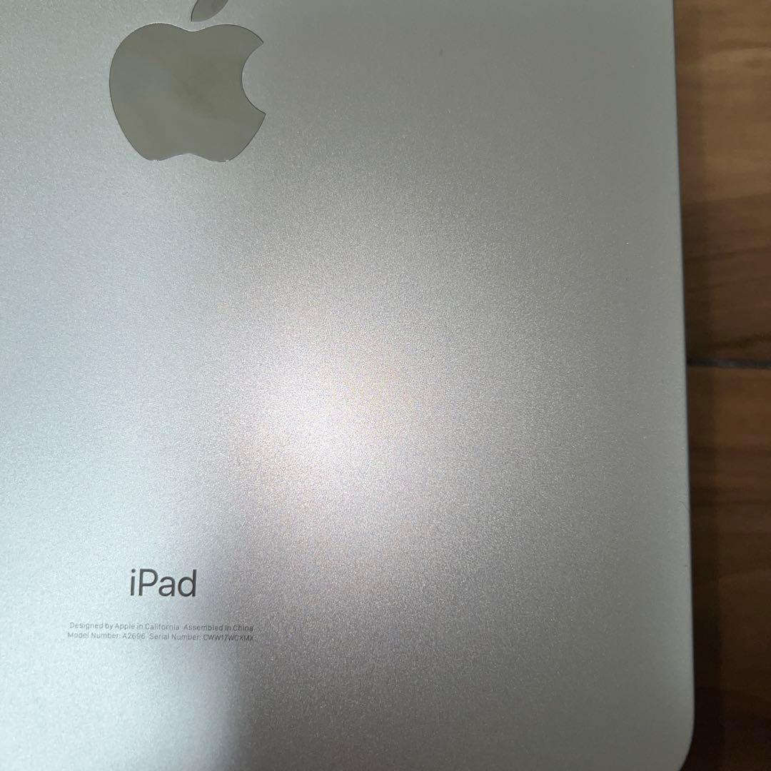 Apple iPad シルバー 本体　第10世代　64GB