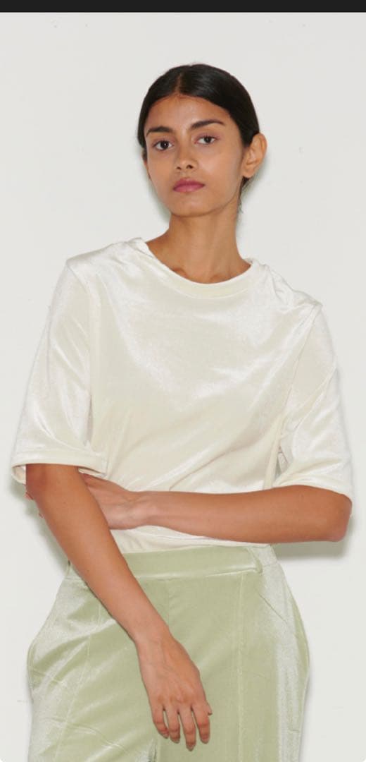 美品　TAARA clothing トップス