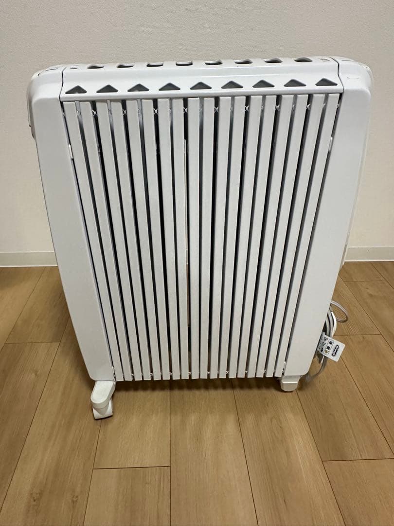 DeLonghi Dragon デジタルオイルヒーター 白
