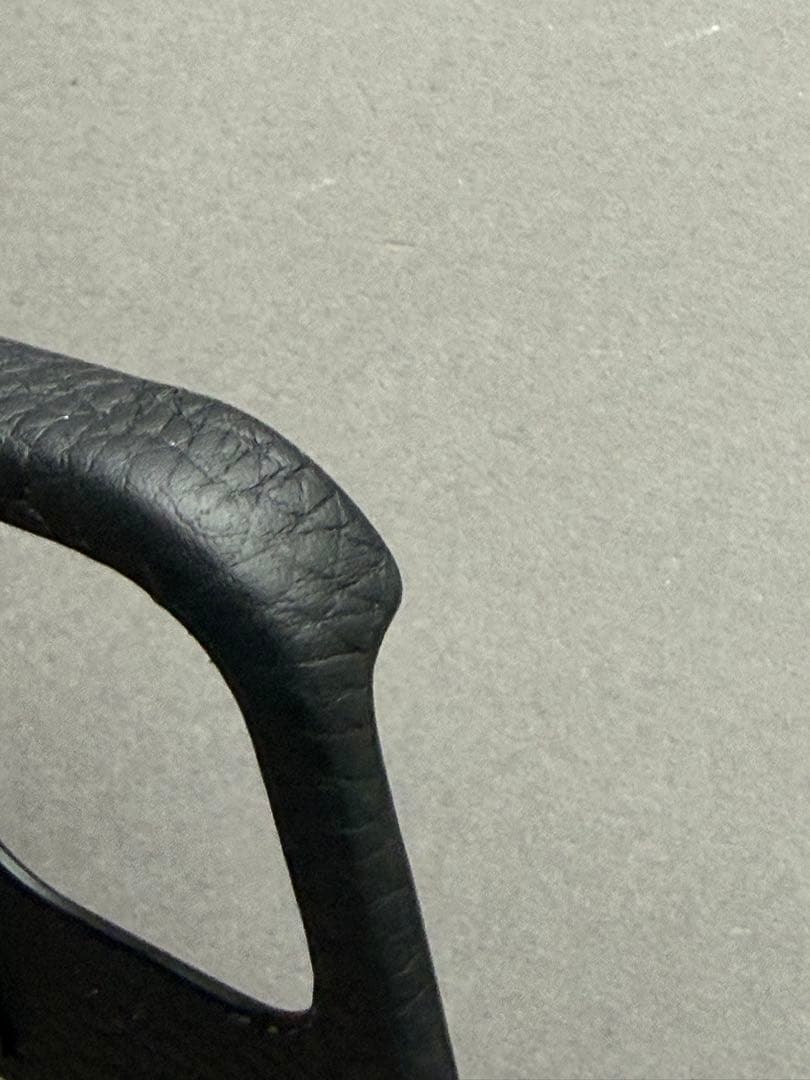 Elan. iPhoneケース　iPhone16pro ショルダーストラップ付き