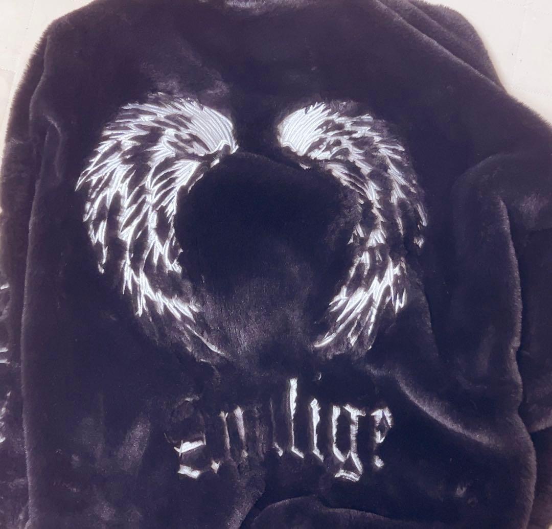 Amilige ロゴ刺繍ファーコート 着画あり