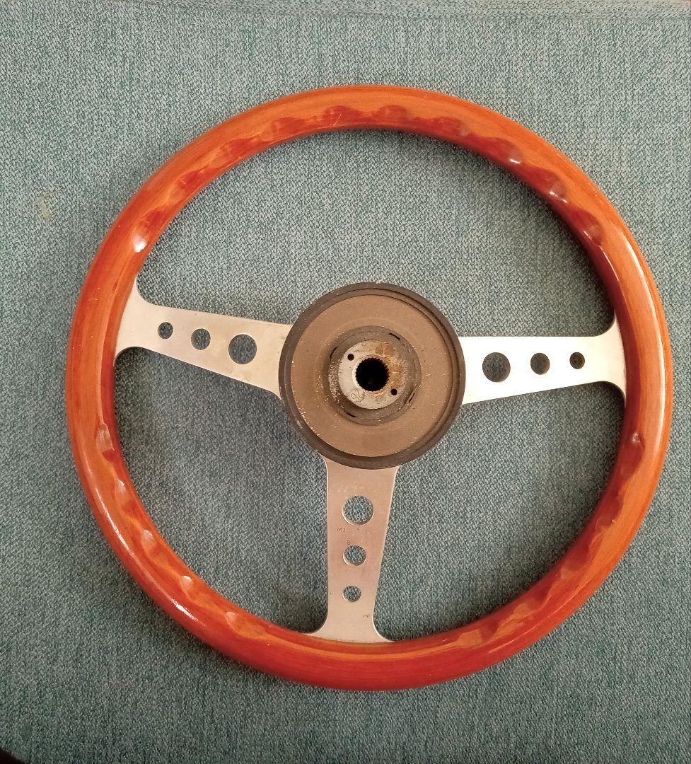 MOMO Super INDYステアリングハンドル　TRDホーンボタン1985年