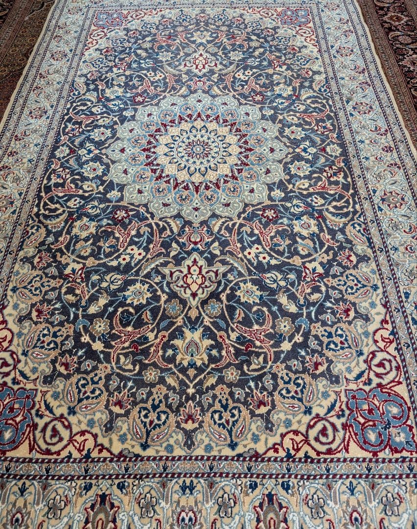 ペルシャ絨毯　ナイン　クリーニング済 Persian carpet　Nain