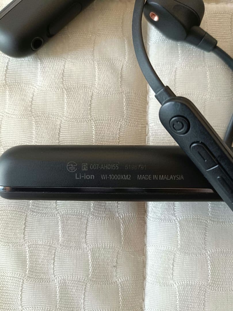 SONY ワイヤレスイヤホン ケース付き