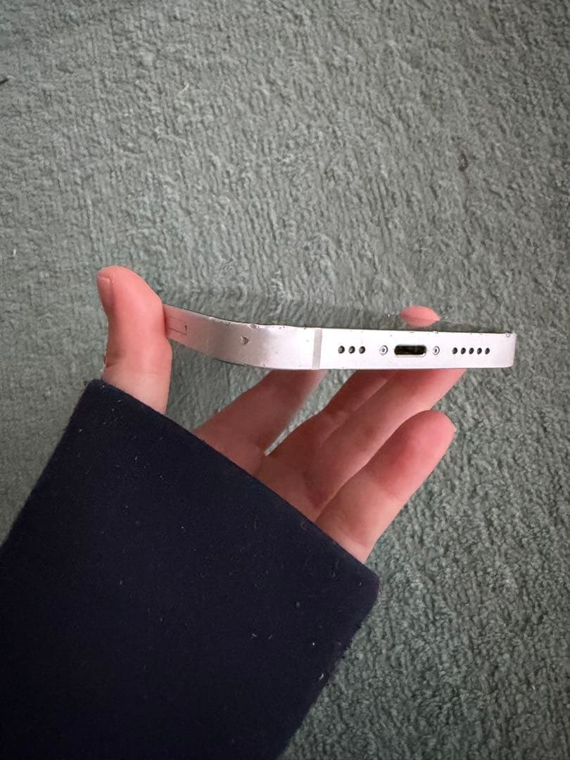 iPhone13 背面割れ