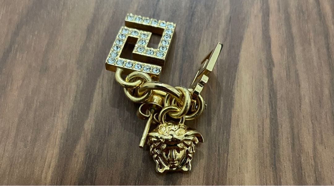 VERSACE ゴールド ジオメトリックピアス