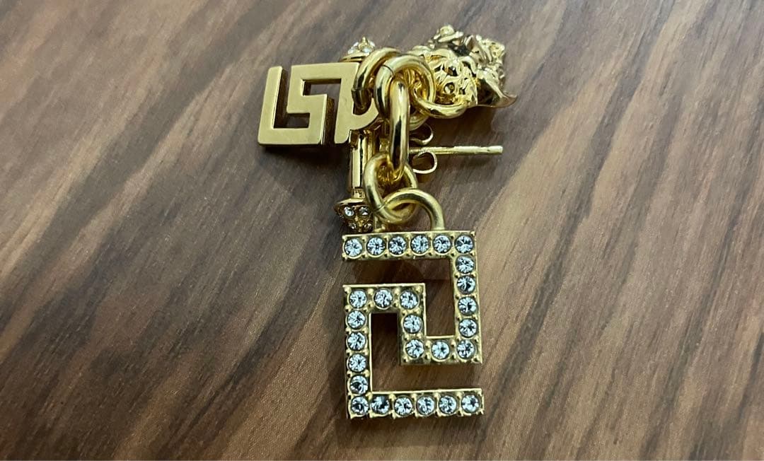 VERSACE ゴールド ジオメトリックピアス