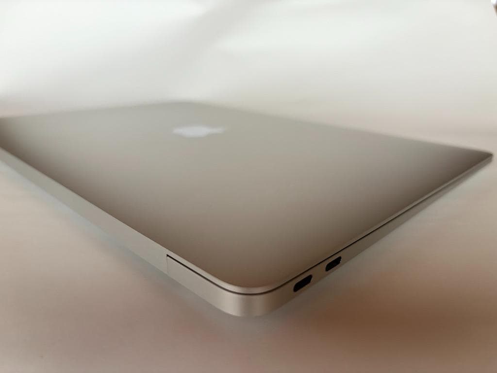 Apple MacBook Air (M1, 2020) 16GB シルバー