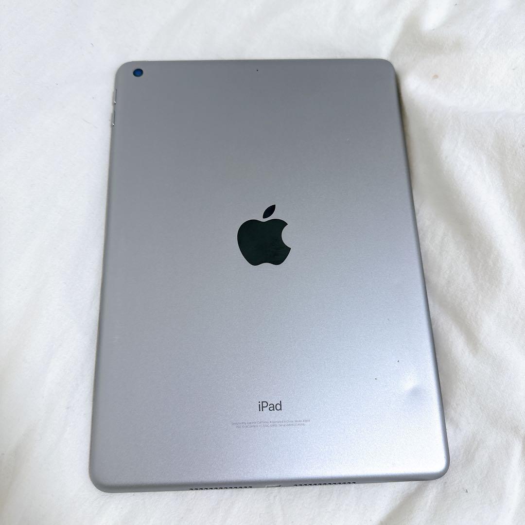 iPad 第6世代　シルバー