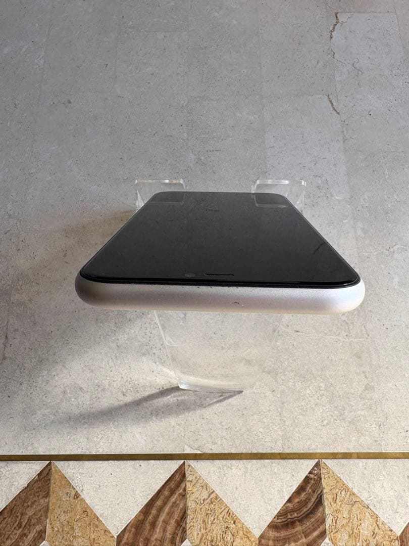 iPhone 11 ホワイト　64GB